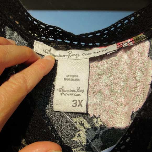 Relisted American Rag floral print sleeveless dress w crochet like detail 3X jrs - Picture 11 of 16